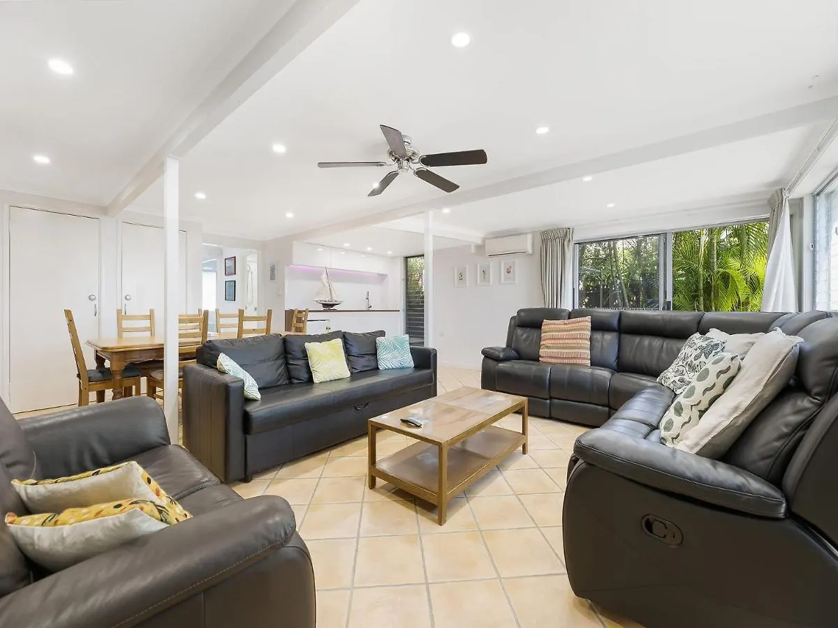 1 Rowell Street Battery Hill Qld Villa Caloundra