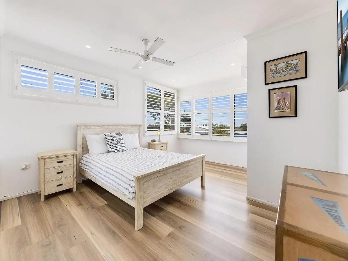 Holiday home 1 Rowell Street Battery Hill Qld Villa Caloundra